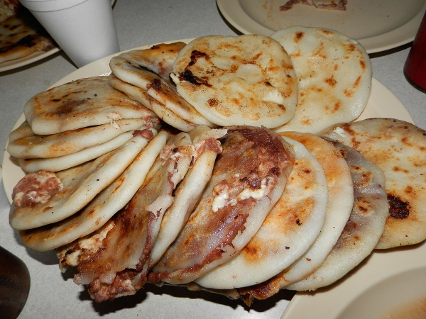 Pupusas món ăn truyền thống nổi tiếng tại El Salvador